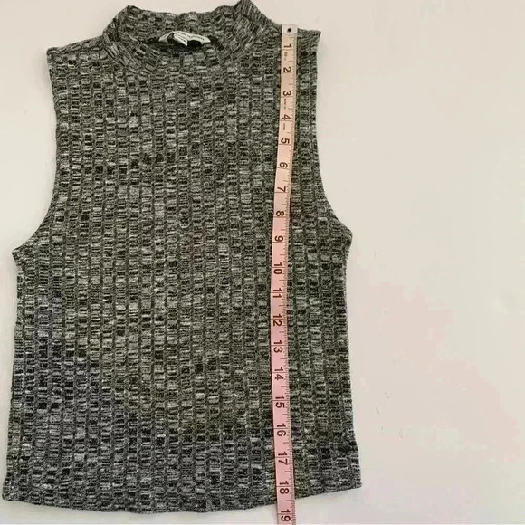American Eagle AEO Gray Mock Neck Sleeveless Top Women’s Small - Picture 5 of 5